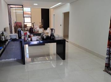Apartamento · 270m² · 4 Quartos · 4 Vagas · CASA EM VICENTE PIRES - RUA MAIS TRANQUILA DO BAIRRO - SALA COM PE DIREITO ALTO!