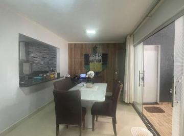 Casa · 200m² · 3 Quartos · 2 Vagas · Oportunidade em Sobradinho – Casa com duas residências no mesmo lote!