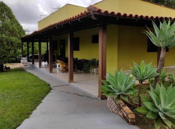 Terreno · 8000m² · 3 Quartos · 50 Vagas · VENDO LINDA CHÁCARA NO PARK WAY COM 03 CASAS TODA ARBORIZADA 98150-8787