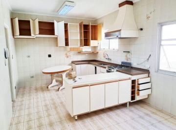 Casa · 382m² · 6 Quartos · 2 Vagas · Casa ampla à venda em Vila Gilda, Santo André – 6 dormitórios, 2 suítes