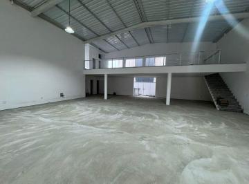 Comercial · 745m² · 17 Vagas · Galpão Comercial para Aluguel em Ferrazópolis, SBC – 745 m² Interno + 17 Vagas