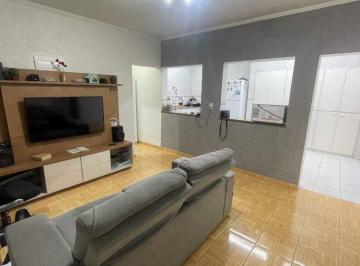 Casa · 245m² · 2 Quartos · 3 Vagas · Casa Residencial à Venda em Vila Eldízia, Santo André – 2 Quartos, 3 Vagas, Financia