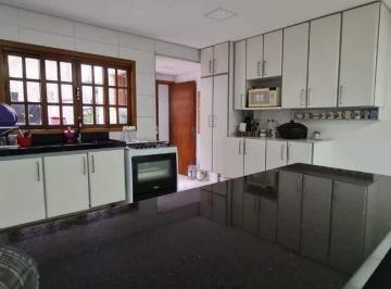 Casa · 381m² · 5 Quartos · 2 Vagas · Sobrado Residencial em Campestre, Santo André – 5 suítes, 2 vagas, Financia