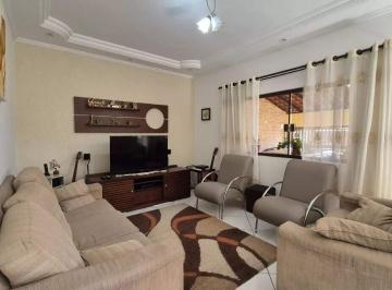 Casa · 215m² · 3 Quartos · 2 Vagas · Casa à venda em Santo André (Vila Helena) – 3 quartos, 1 suíte, 2 vagas | Financiamento facilitado