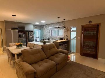 Casa · 137m² · 2 Quartos · 3 Vagas · Casa à venda em Vila Assunção (Santo André) – 2 suítes, 3 vagas, quintal com churrasqueira