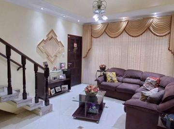 Casa · 230m² · 3 Quartos · 4 Vagas · Sobrado à venda em Santo André (Santa Maria) – 3 quartos, 4 vagas, 230 m²