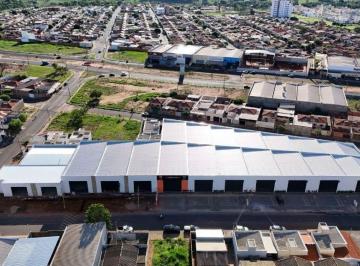 295d9e72f1e9f53d196709b27040c8b68770486a · Galpão comercial no bairro Shopping Park com 247 metros quadrados.
