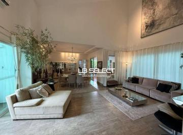 ee6b63a857ab39420a19e411820348817b3ac6fc · Casa no Condomínio Villa dos Ipês com quatro suítes e área gourmet.