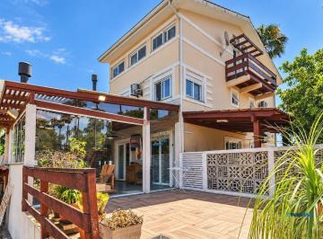 Casa · 191m² · 3 Quartos · 3 Vagas · Casa em Condomínio com 3 Dormitórios e 3 Vagas na Lomba do Pinheiro