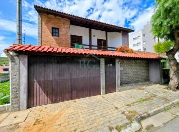 FACHADA · Excelente casa á venda no bairro Jardim Primavera em Poços de Caldas MG.