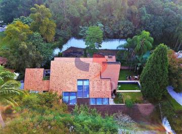 Casa · 754m² · 4 Quartos · 6 Vagas · Casa á Venda em Condomínio com 754m², 4 quartos sendo 4 suítes, 6 vagas.