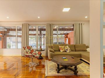 Casa · 136m² · 3 Quartos · 3 Vagas · Casa térrea com ambientes amplos totalmente reformada.