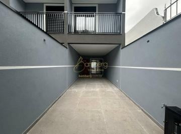 Casa · 140m² · 3 Quartos · 2 Vagas · Sobrado á venda na Chácara Santo Antônio com 140m². Três suítes e duas vagas.
