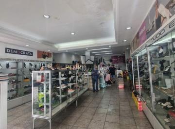 Comercial · 200m² · Salão Comercial com estoque, 2 banheiros e 2 vagas frontais na Penha