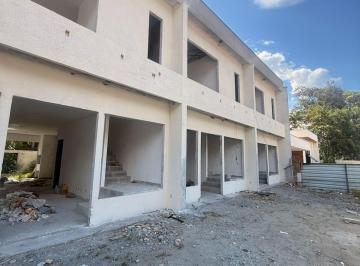 Casa · 111m² · 3 Quartos · 2 Vagas · Sobrado Geminado 3 Suítes no Centro de Pirabeiraba