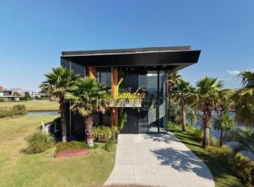 Casa · 493m² · 6 Quartos · 2 Vagas · Sobrado no condomínio Sense com 6 suítes, duas piscinas uma suspensa