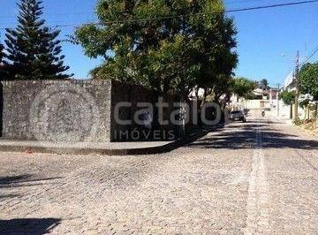 Casa · 850m² · 4 Quartos · 4 Vagas · Casa com 850 m2 de area construida e com terreno de 1.500 m2 - proximo do Restaurante potiguares.