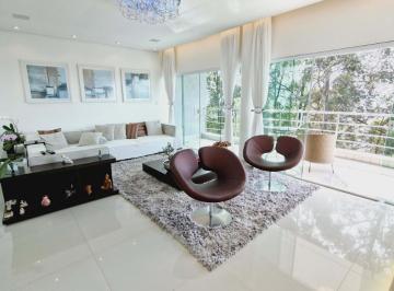8dd82a6f-09bd-4934-8593-e4e3006622cb · Imperdível casa em condomínio para venda com 6 quartos, sendo 3 suítes, 680m²
