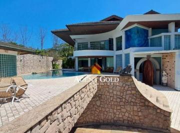 3a8dece40e2e7f9890bfb4c275e38eac51ab1803 · Casa triplex com cinema, discoteca, 4 quartos (4 suítes), piscina, área gourmet com churrasqueira e 