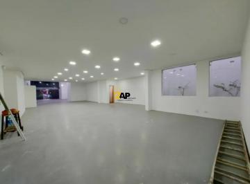 Foto 01 · Ponto Comercial para Locação em Moema, São Paulo-SP: 4 Banheiros, 4 Vagas e 600 m² de Área!