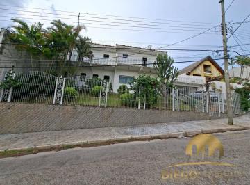 Casa · 300m² · 7 Quartos · 4 Vagas · Casa à Venda em Condomínio com 300m² – Vista para a Pedra Grande