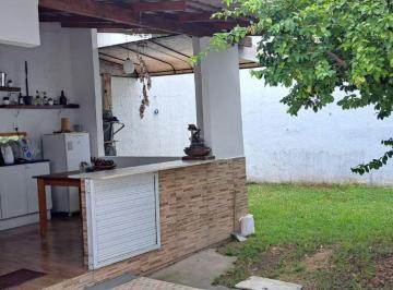Casa de 3 quartos, Manaus · Excelente casa de rua.