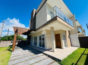 Casa · 102m² · 3 Quartos · Sobrado Com 03 dormitórios A Poucos Metros do Mar
