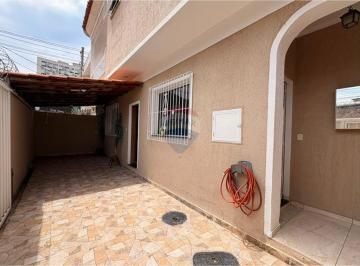 Casa · 103m² · 2 Quartos · 2 Vagas · Casa espaçosa e completa à venda em frente ao Carioca Shopping