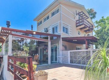 Casa · 191m² · 3 Quartos · 3 Vagas · Casa em Condomínio com 3 Dormitórios e 3 Vagas na Lomba do Pinheiro