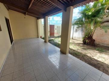 Casa · 225m² · 3 Quartos · 2 Vagas · Oportunidade: Casa ampla em Terreno Grande com Pomar no Centro de Parnamirim!