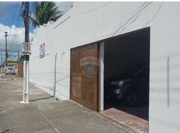 Casa · 225m² · 3 Quartos · 2 Vagas · Oportunidade: Casa ampla em Terreno Grande com Pomar no Centro de Parnamirim!
