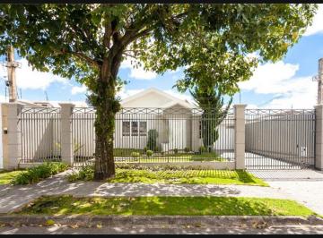 Casa de 3 quartos, Curitiba · Casa de 220m² a venda no Novo Mundo
