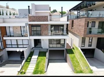 Casa de 3 quartos, Curitiba · Casa com 422 m² e 3 quartos à venda em Campo Comprido
