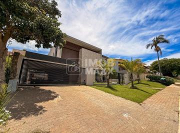 Casa · 563m² · 4 Quartos · 4 Vagas · Casa contemporânea piscina e energia solar no Lago Norte