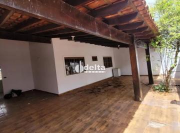 Casa · 250m² · 3 Quartos · 3 Vagas · Casa disponível para venda no bairro Custódio Pereira em Uberlândia MG