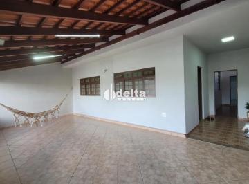 Casa · 420m² · 3 Quartos · 2 Vagas · Casas residencial disponível para locação no bairro Osvaldo Rezende em Uberlândia-MG.