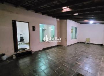 Casa · 270m² · 4 Quartos · 2 Vagas · Casa residencial disponível para venda no bairro Taiaman em Uberlândia-MG.