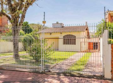 Casa · 150m² · 2 Quartos · 7 Vagas · Casa de 2 quartos, 2 banheiros,pátio,churrasqueira, 7 vagas no bairro Guarujá.