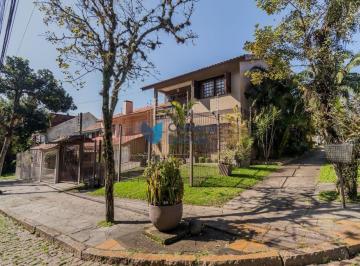 Casa · 258m² · 4 Quartos · 3 Vagas · Casa individual de esquina, Bairro Espírito Santo no Loteamento Altos do Ipê.