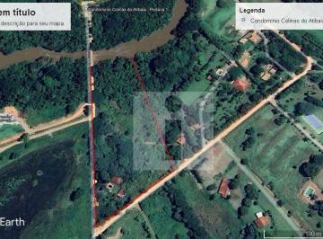 617a3affa4b608df62d860de43845a3789dee273 · Chácara com topografia plana, beira de rio!!