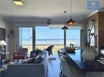 Casa · 157m² · 3 Quartos · 1 Vaga · Duplex a venda de frente para o mar em Rainha do Mar