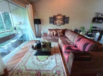 Casa · 1000m² · 4 Quartos · 4 Vagas · Sobrado de com 4 Suítes, Lazer Completo e Vista para a Serra no Tremembé