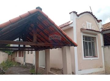 Casa · 74m² · 2 Quartos · 3 Vagas · Excelente Localização