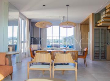 Apartamento de 3 quartos, Itajaí · COBERTURA FINAMENTE MOBILIADA NA PRAIA BRAVA DE ITAJAÍ-SC