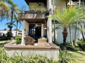 Casa · 130m² · 4 Quartos · 2 Vagas · Casa de Condomínio com 4 quartos sendo 2 suítes a 500m da praia