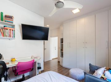 0d1d001b-6a1e-4a0b-84f1-2fb964839a8e · Elegante casa para venda em Pacaembu com 4 quartos, sendo 3 suítes, 400m²