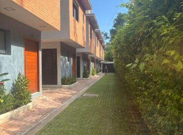 Casa de 3 quartos, São Sebastião · Casa venda condomínio fechado Camburi