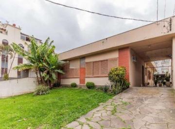 Casa · 250m² · 4 Quartos · Casa de 4 dormitórios no bairro Petrópolis