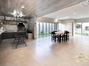 Casa · 380m² · 4 Quartos · 4 Vagas · Sobrado de Alto Padrão sendo 4 Quartos à Venda no Adalgisa – Osasco/SP
