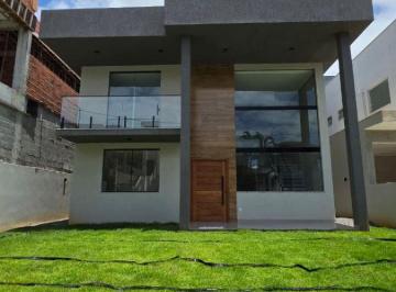 Casa de 4 quartos, Lauro de Freitas · Casa no condominio Amsterdã em Lauro de Freitas com 4 suites e área gourmet